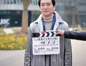 ���˻��Ů����СŴ�� ���ݰְֻ������Ͻ�Ŀ�⵹��׳��