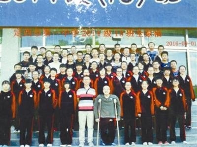 �����廪ǰ����κ���12�꣺ĸ��ÿ������ѧУ3��