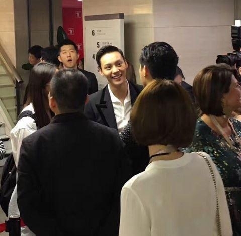 �Ϻ���Ӱ�������ĵ�����һϮ�����̣��·��ǳ�������ˣ�