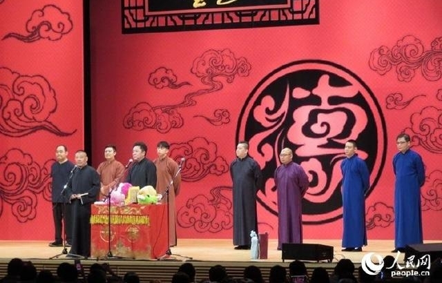 ���¸���ǫ�ձ�Ѳ�ݣ���˿�Ļ�ӭ�����������飬����¿�����¸�