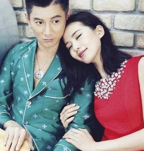 ����¡���غ����Ź뷿�£�һ�λ�����ʫʫ���첻��