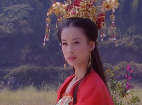 ��װ����Ů�����������˭����