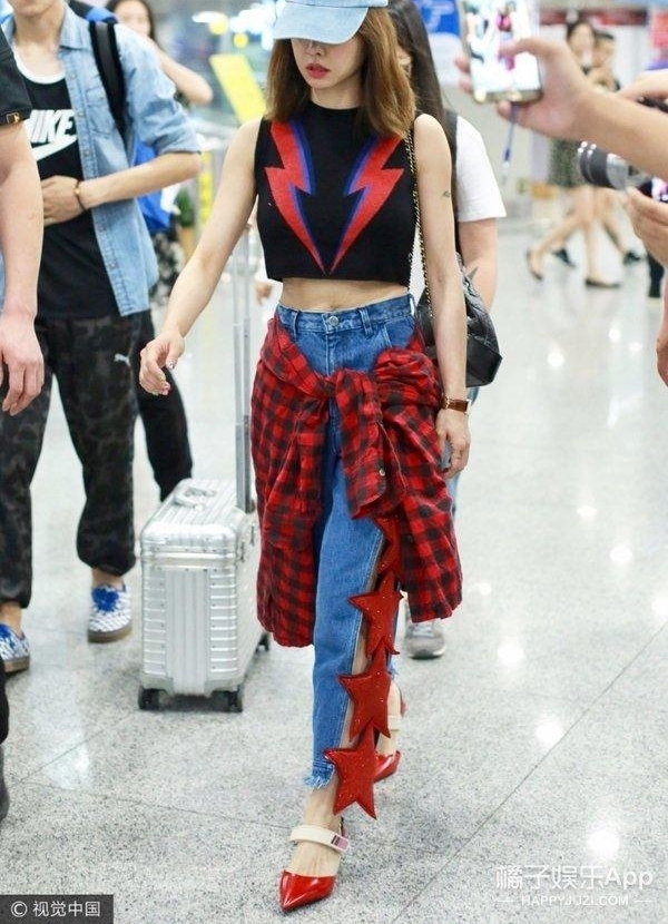 �������Ÿ���������װ�䡰����Ů����