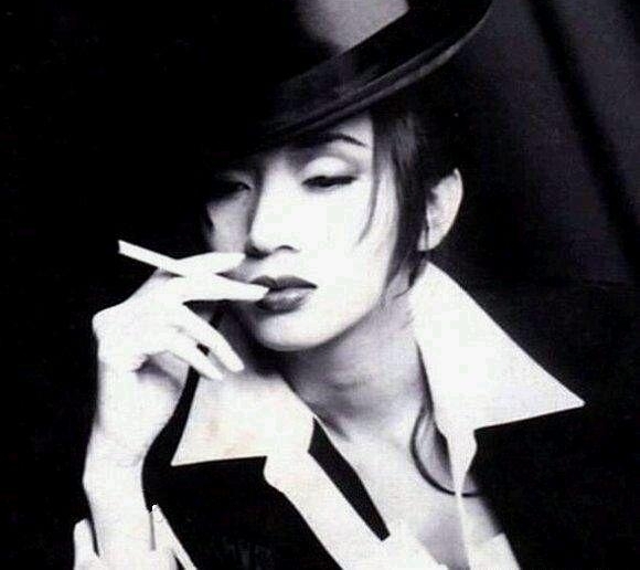 ���Ӣ�ţ���λ���������ĸ�̨���ǣ����һλӰ����������