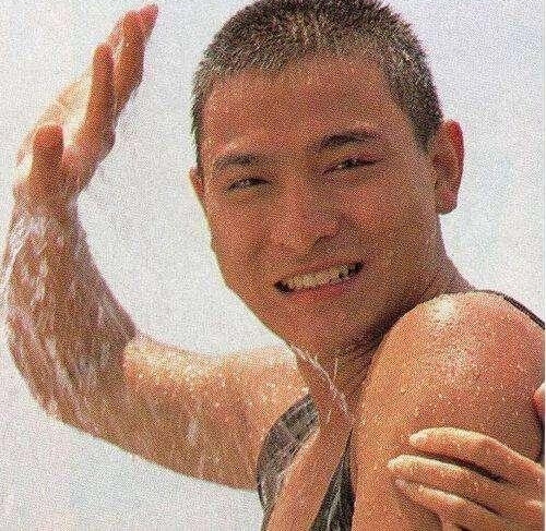 ����Ӱ̳ʷ����ΰ���10������Ա���绪��������ɱ����С����