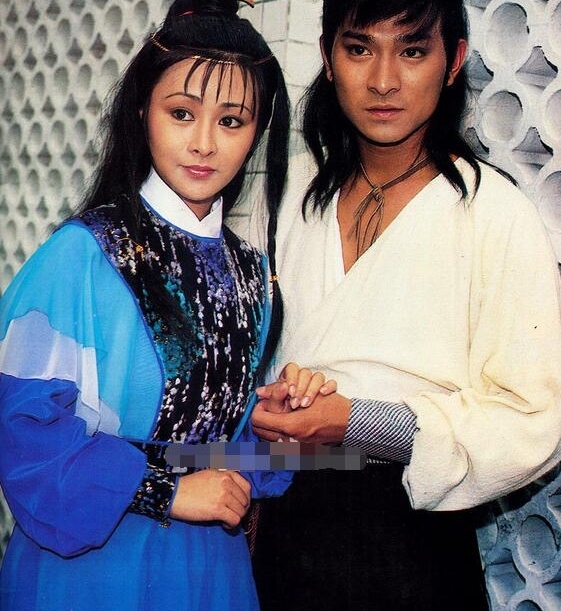 ���������30�꾭����Ӿ磬һ��Ӣ����������һ��