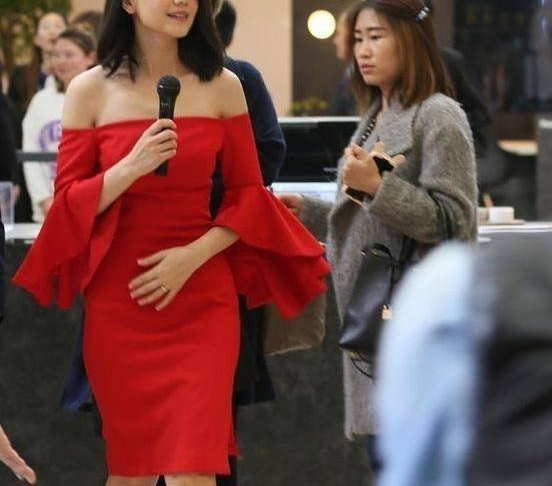 ���Ŀ����˾��ǻ����ˣ��̵���Щ�����е�Ů��