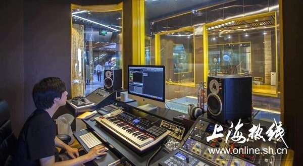 �����һ���ĺ����� �������Ͽ���ȫ͸��¼����