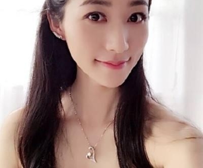 �������Ŀ��̸Ů�����࣬�ƺͻ�������һ��λ����һģһ��