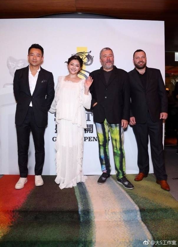 ���Ŀ����˾��ǻ����ˣ��̵���Щ�����е�Ů��