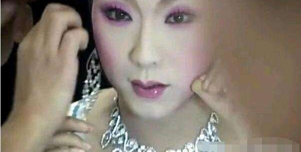 ����ճ�������, �������, ��̨��չ�ֶ���֮����������