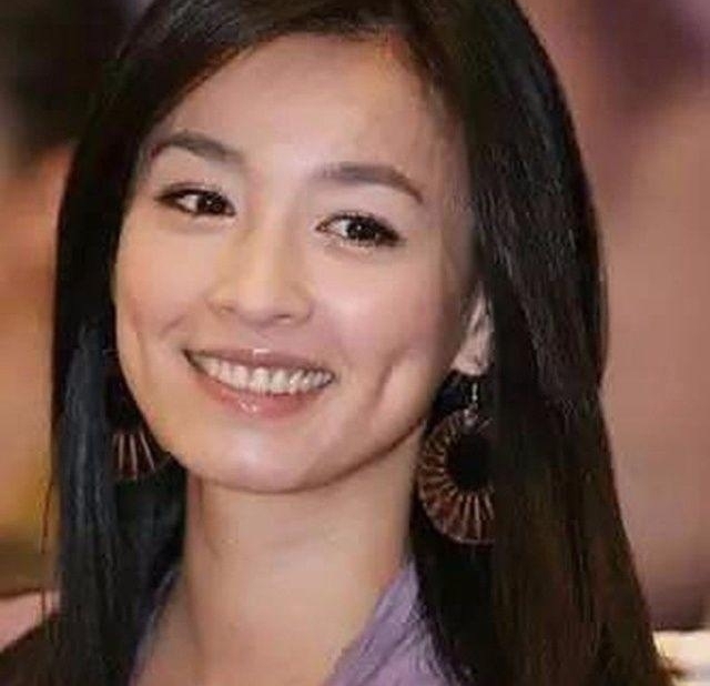 ��λ��������Ů���ǣ�١������������һλ����˿Ʊȣ�