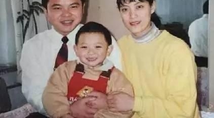 ���˻��Ů����СŴ�� ���ݰְֻ������Ͻ�Ŀ�⵹��׳��