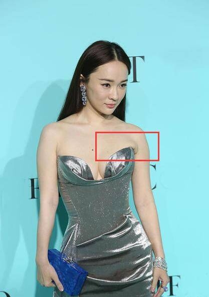 ��˼�ഩĨ��ȹ������ Ҹ�µ�׸�������