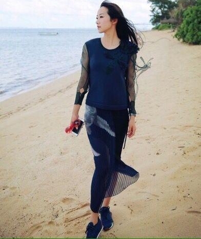 ɽ���׸����׻���գ��복��������ȢһŮ�ǣ����������̫����