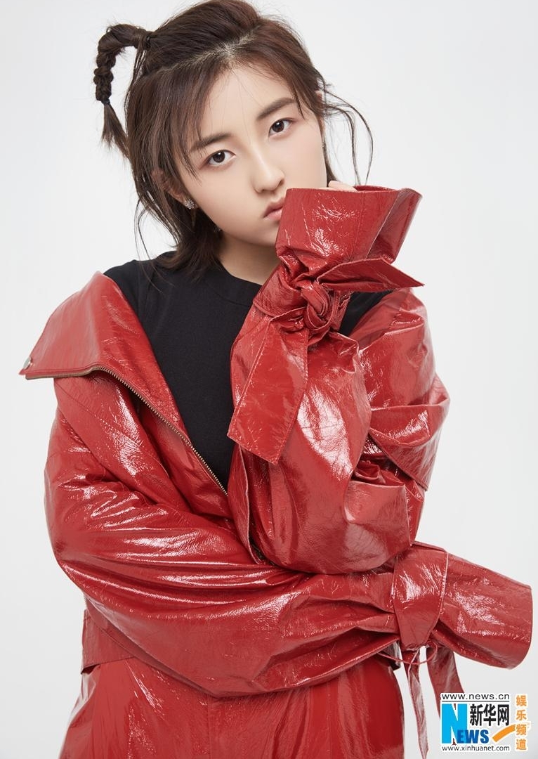 ���ӷ���־��Ƭ�ع� ������Ƥ��Ů������