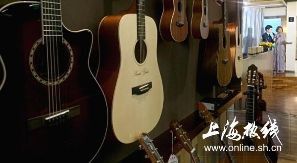 �����һ���ĺ����� �������Ͽ���ȫ͸��¼����