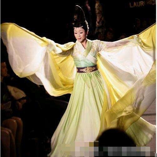 ����ճ�������, �������, ��̨��չ�ֶ���֮����������