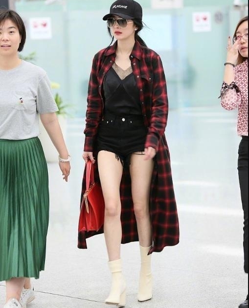 ���ݻ������ٴ��ع⣬һ˫���ȵв�������ı���