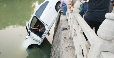 �������Գ�ʧ�� ����ײ���������Һӱ�