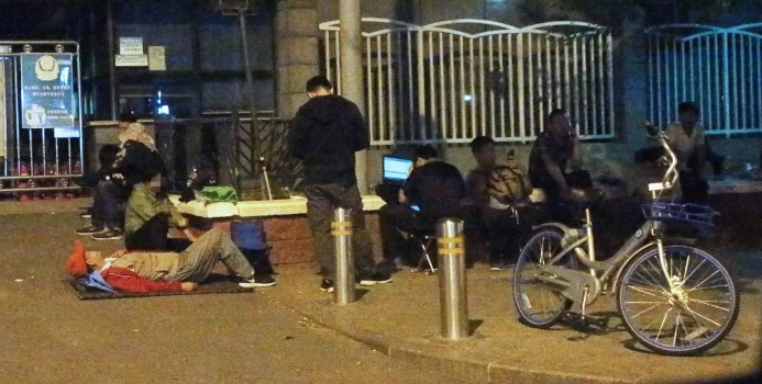 ���غŷ��ӣ���100Ԫ���Ϲ����Ŷӣ�ת��һ������2000