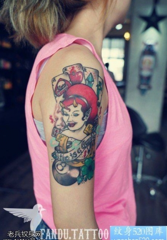 女性手臂彩色魔鬼女郎纹身图案