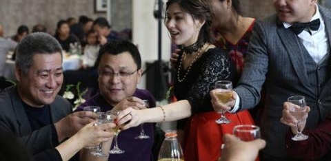 һλ��ú���ϰ��С���ӣ����ÿ����һ������Ȣ���˶���˹������