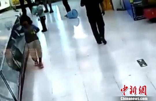 ���ӷ��Ź������Ů�� ֻ�������Դ��ܵ����