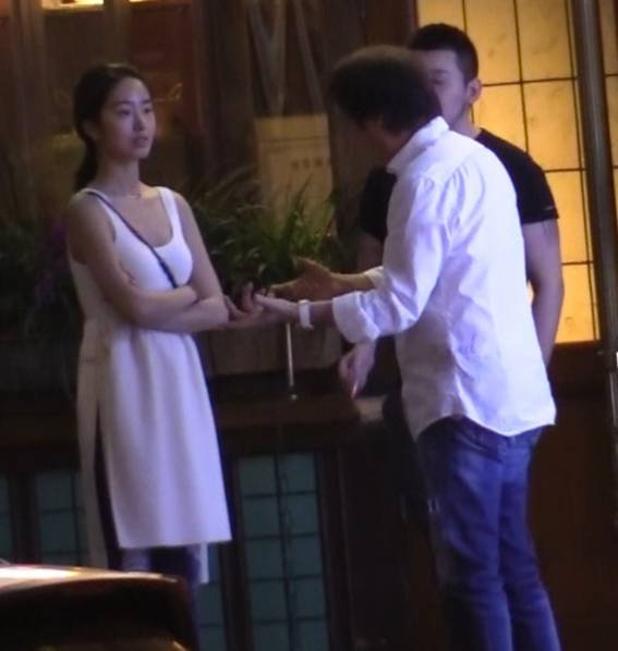 ����Ƹɵ����ϡ���Ů�ɡ� �������ǵ͵�ͬ��(ͼ)