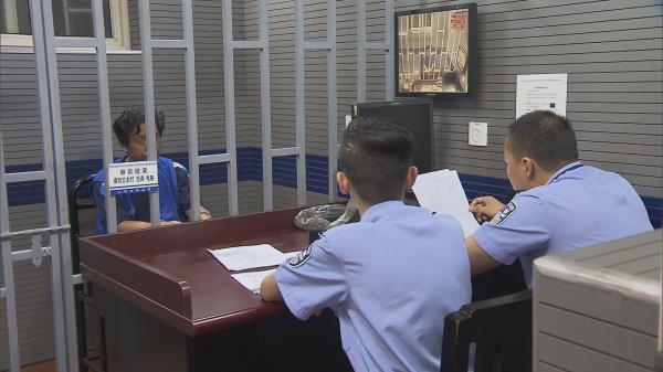 Ů���������߼ܺ��ɷ�һͬ�������� ���ӷ��������ﱻ�̾�