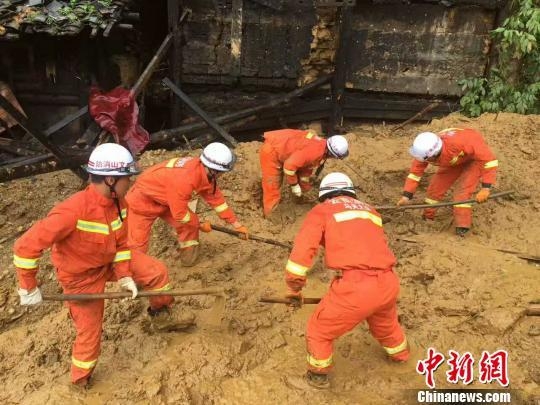 云南文山马关县发生滑坡致2人遇难(图)