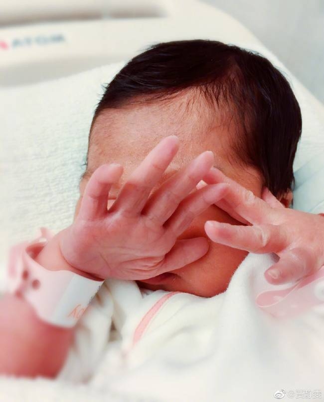 �־�����Ů����4���£�������ͷ�����𾪵��ˣ�