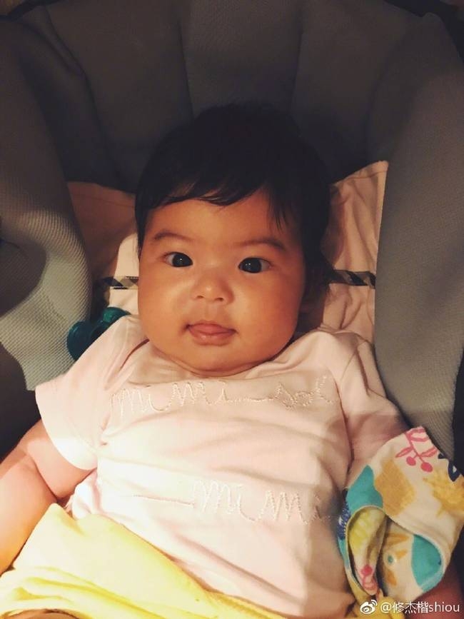 �־�����Ů����4���£�������ͷ�����𾪵��ˣ�