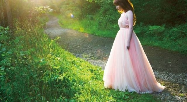 她的唱片销量竟然比小野丽莎和Diana krall 还高