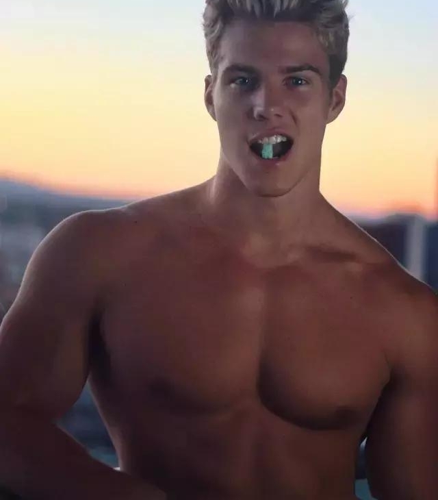 ���������������� Michael Dean