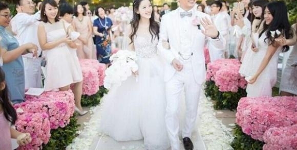 ��������ƣ���һ���̲��ߺ죬����Ϊ��ĸ��Baby������