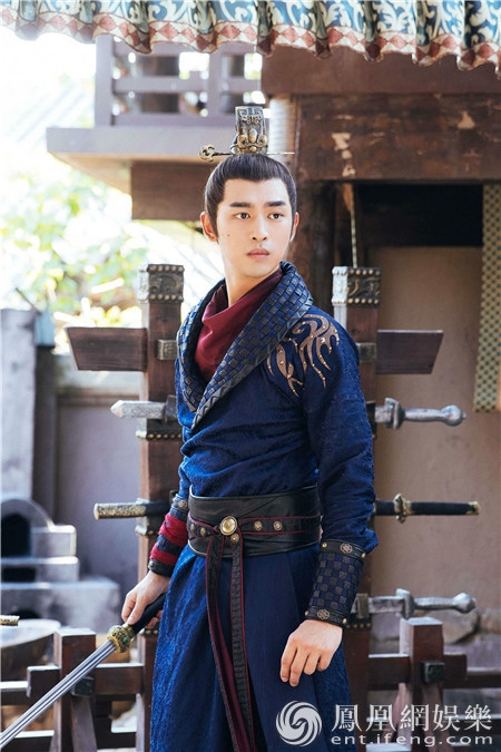 �°�����ս��װ���� ��Ӧ��ɫ�Աȣ��ȴ��ʸ��ů