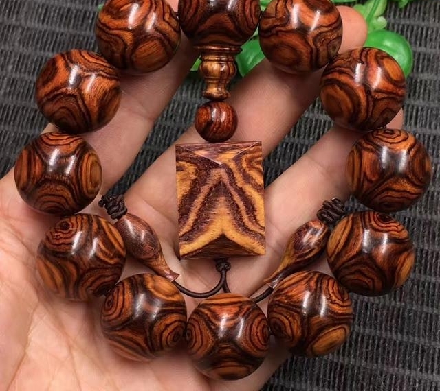 6������һ������ľͷ һ���п� �۾�գ����ͣ
