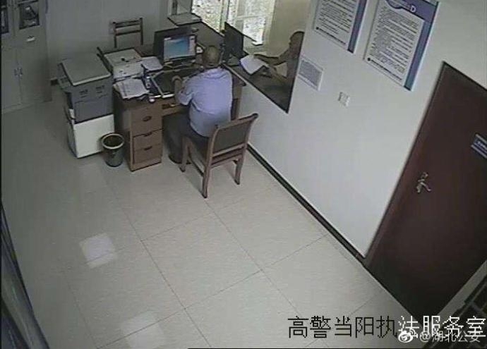 �񾯶��л���＂�??����ĸ�׵��� ����:�������������ػ�