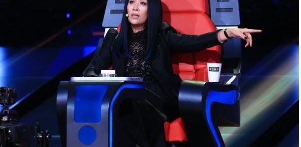 ���й��¸�������Ӣ�������� �ڱ�����ȴ����������ʦϯ