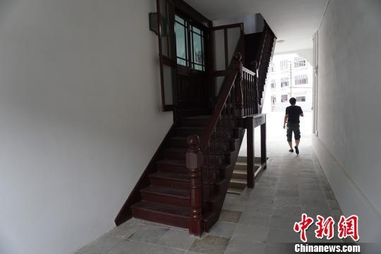 ���ϲ�ɣ����ݿ���ӭ�� չ��ز�ɣ�Ļ���ɫ