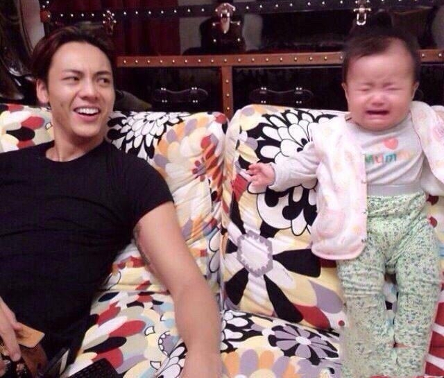 ��ΰ��������Ů���ţ���ǰ����Ů�ǳ��žͿޡ�