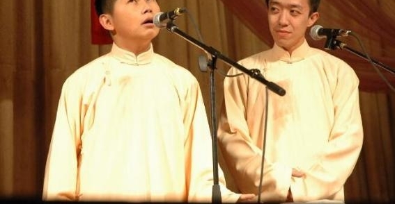 ���ƽ���ӵ��լ��ͬ���뿪���¸٣�����ΰ���ǳ�����