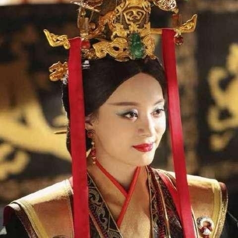 ��װ�����Ļ�Ů��ٳ���������������ְ��ֺ�