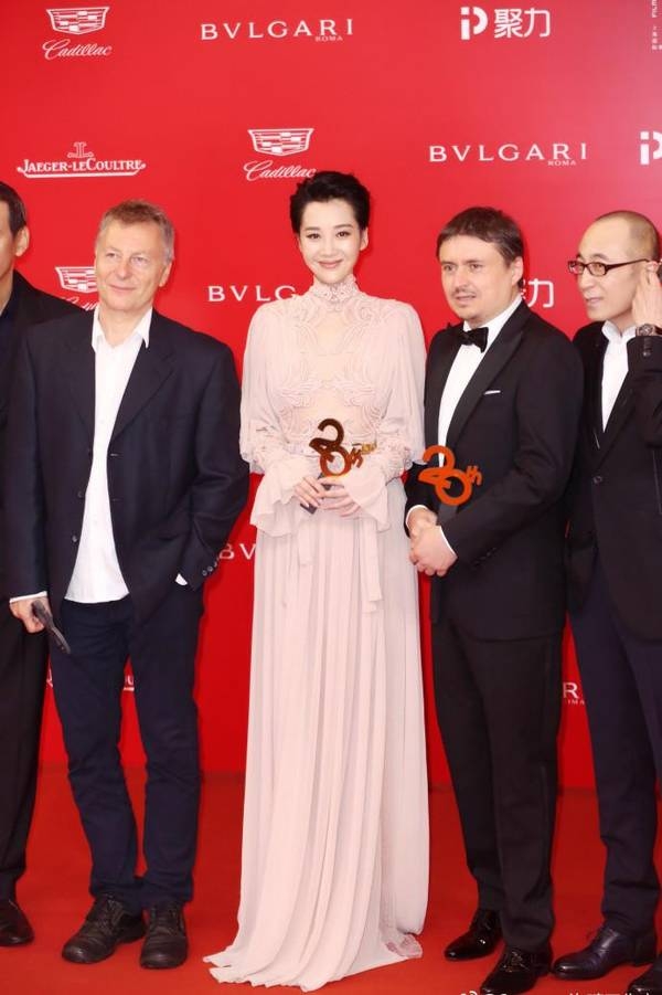 ÷��������ͬ����ɫ͸��ȹ�����ʲ��ô�(ͼ)