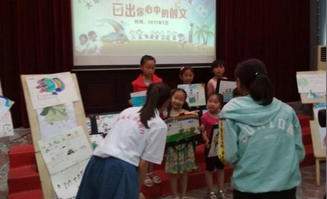 汇川:大连路街道未成年志愿者 画出文明画出爱