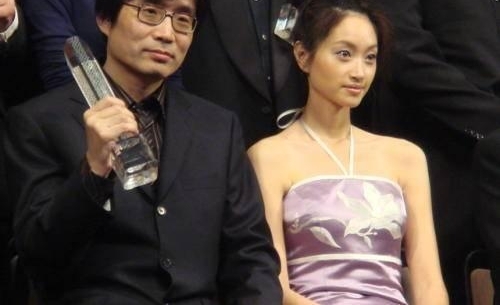 ������¶���ݣ�������ı���У��μӰ��˻ᣬ�Ƶ������ģ����Ů�˲���