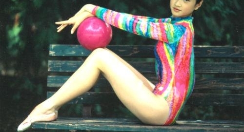 ������¶���ݣ�������ı���У��μӰ��˻ᣬ�Ƶ������ģ����Ů�˲���