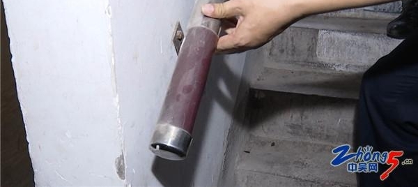 ���������� �ɲ���Ա��������Ϊ������¥���·���