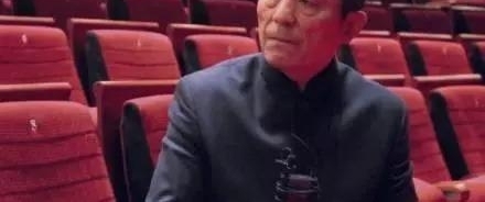 �ϸ��ڷ�С�����ֽ�������ý�塢����Ա��������